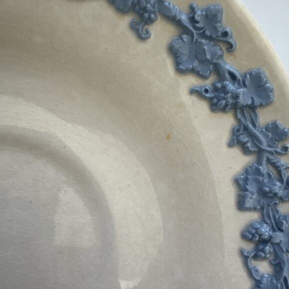 Vintage Wedgwood Queensware Lavender on Cream Shell Edge Set 4 Saucers READ 2243 - Picture 10 of 10